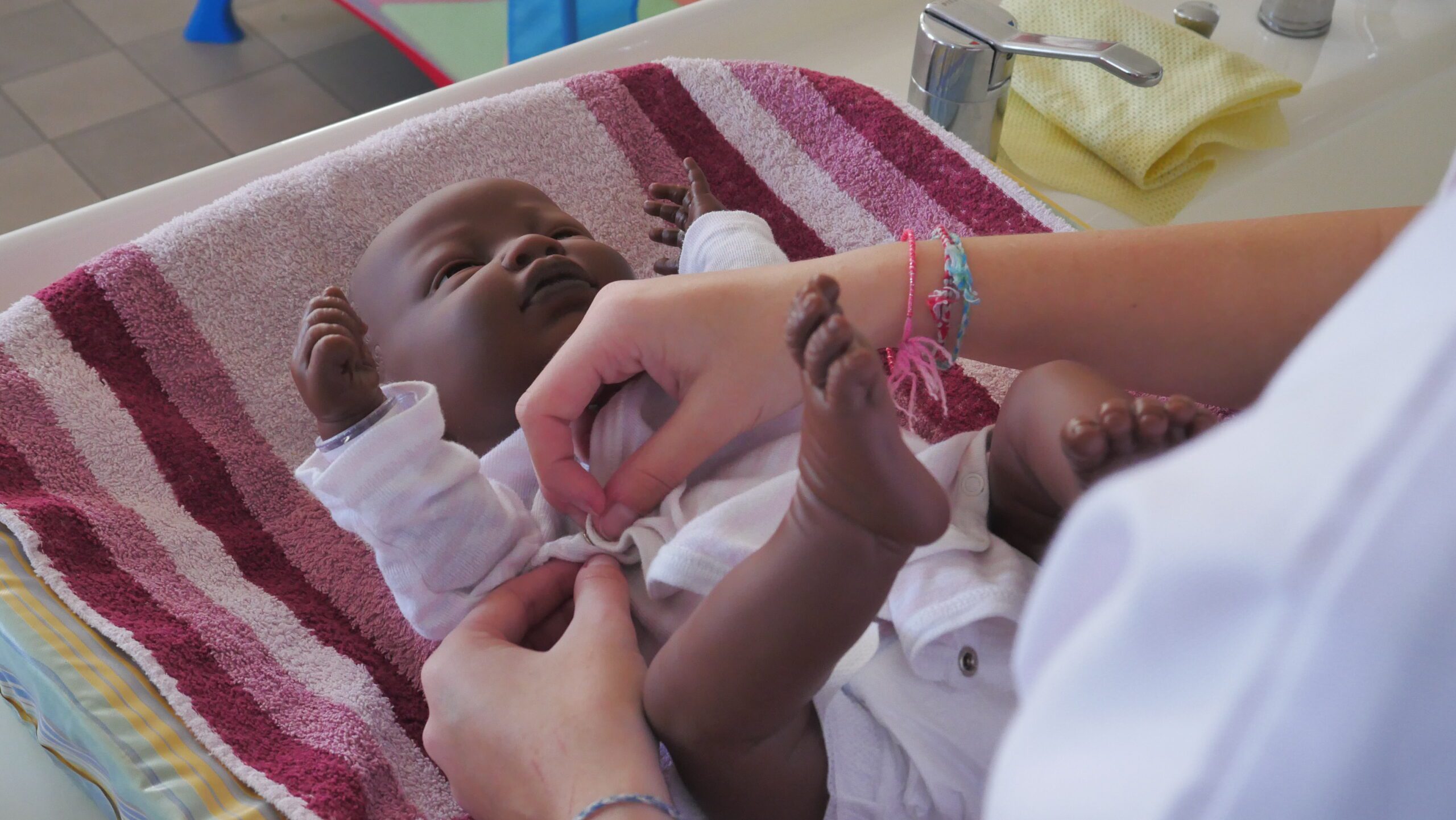 bébé allongé